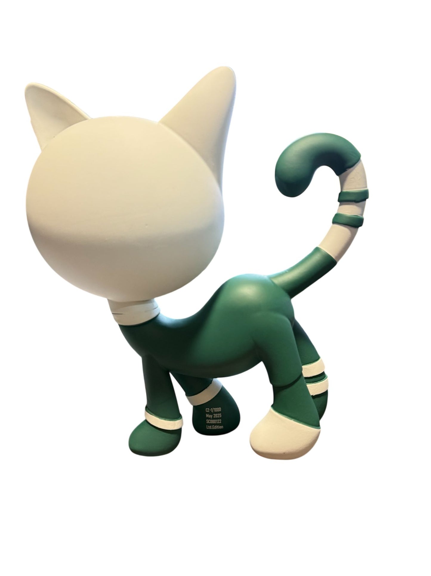 Cat Zyon 9 - 10 inches